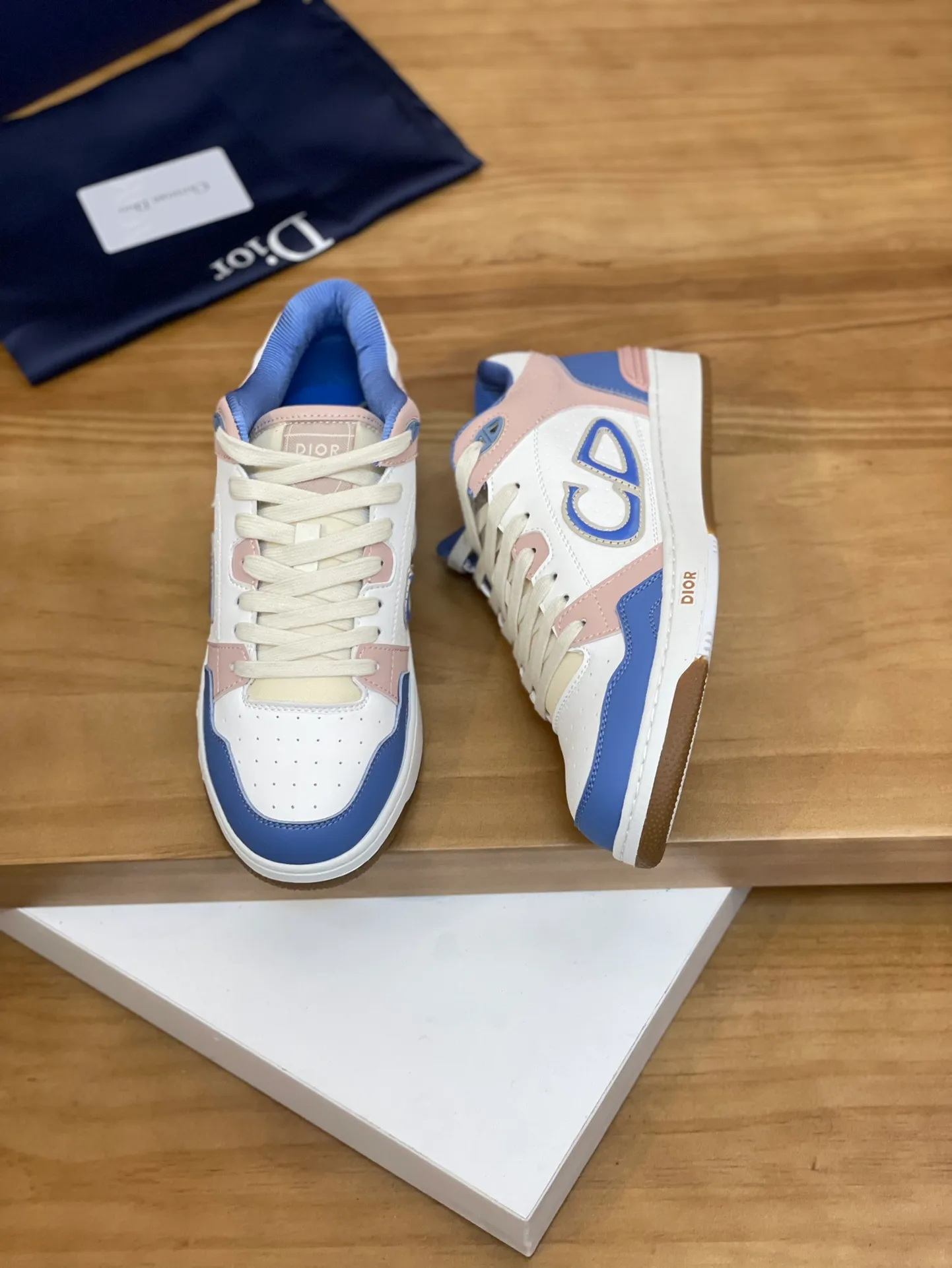 Men's shoes: 💰P440¥ Product trademark: Dior* "Dior*" high-top casual shoes Regular size: 38-44 (can be customized to 45.46) Product materials: Upper imported cowhide stitched with original fabric, breathable lining, original outsole. Number: 1006